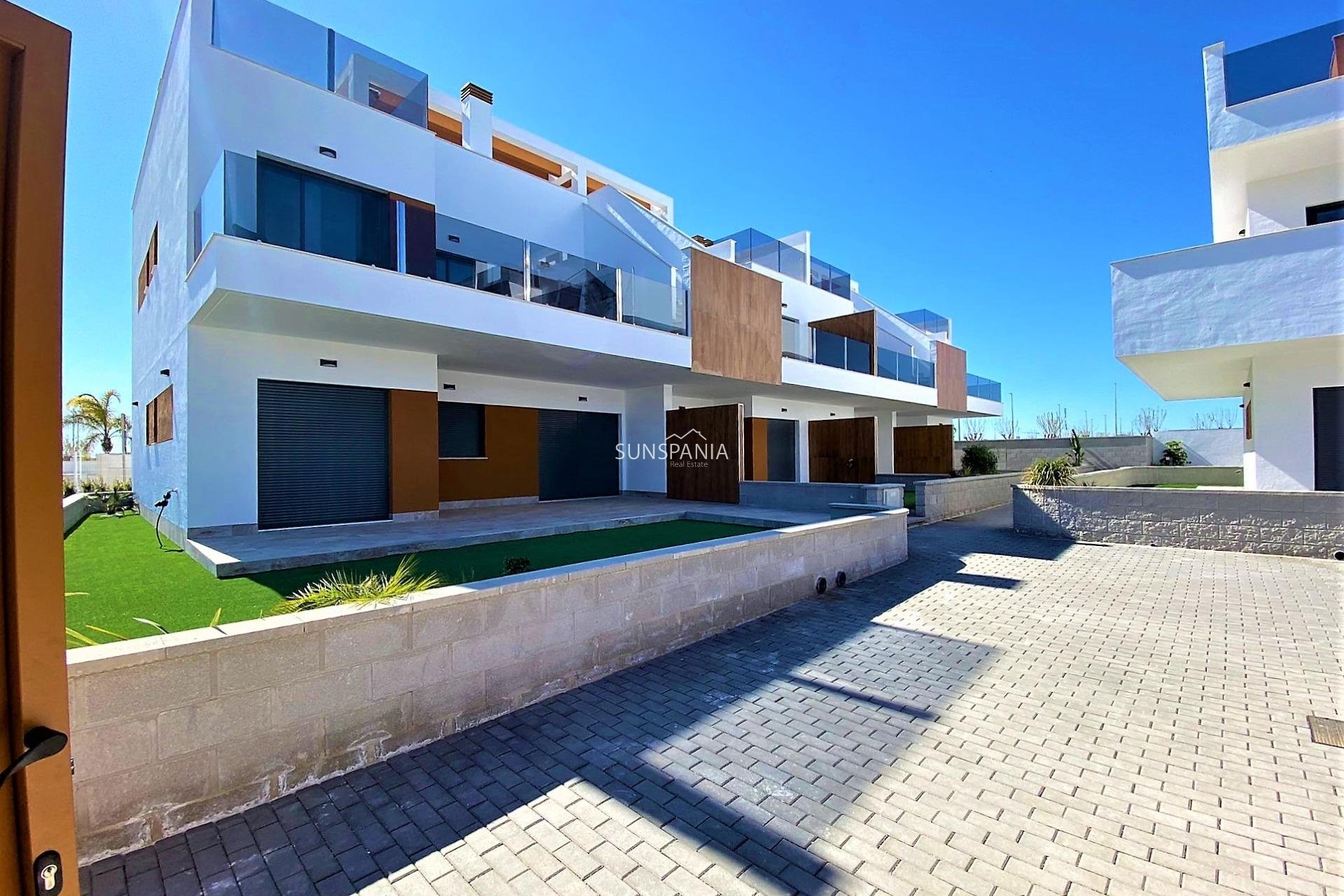 New Build - Apartment / flat -
Pilar de la Horadada - Polideportivo