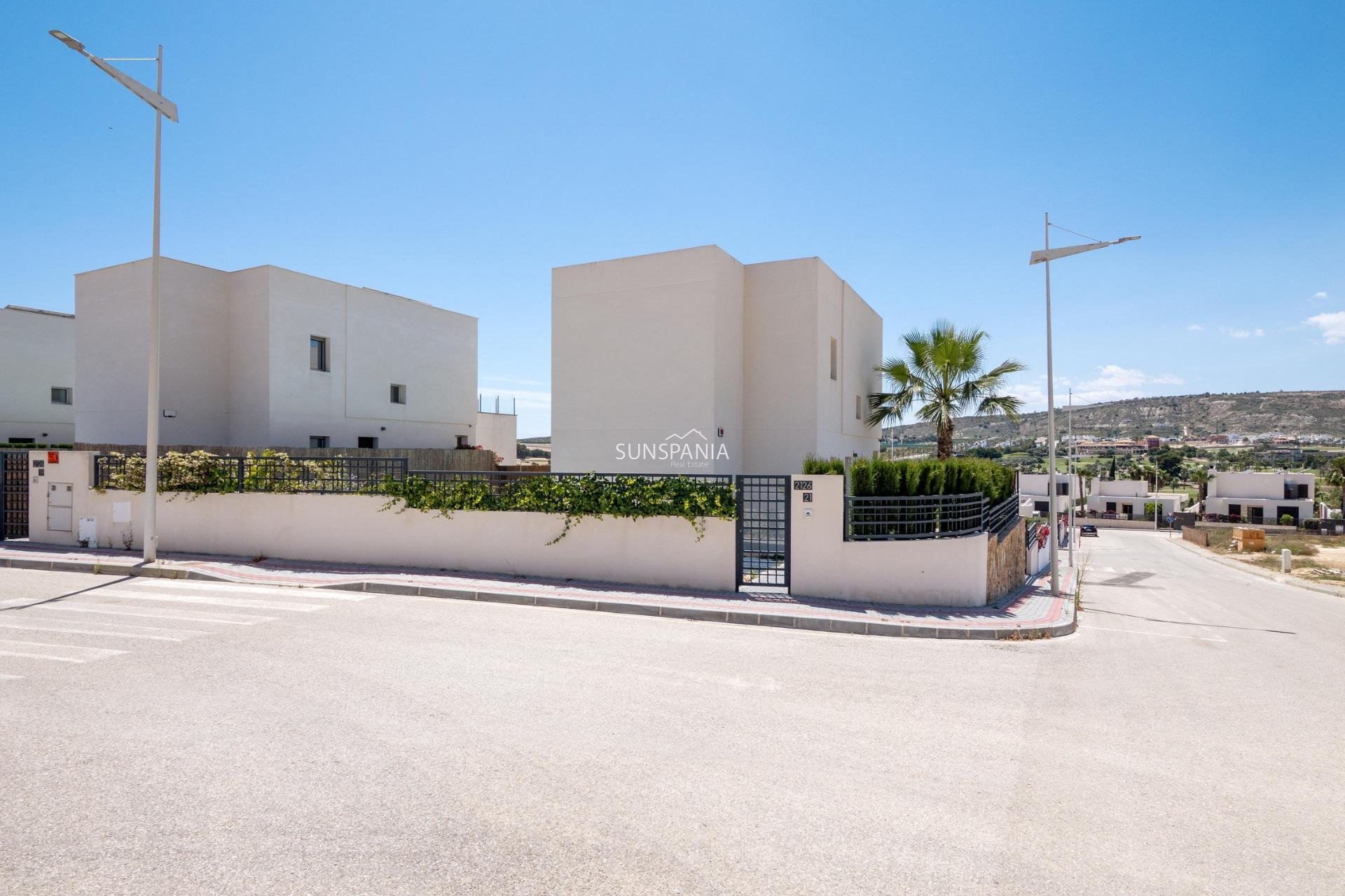 Obra nueva - Chalet -
Algorfa - La Finca Golf