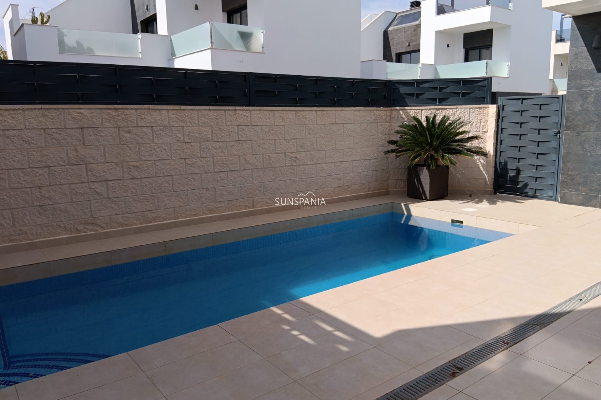 Obra nueva - Chalet -
Benijofar