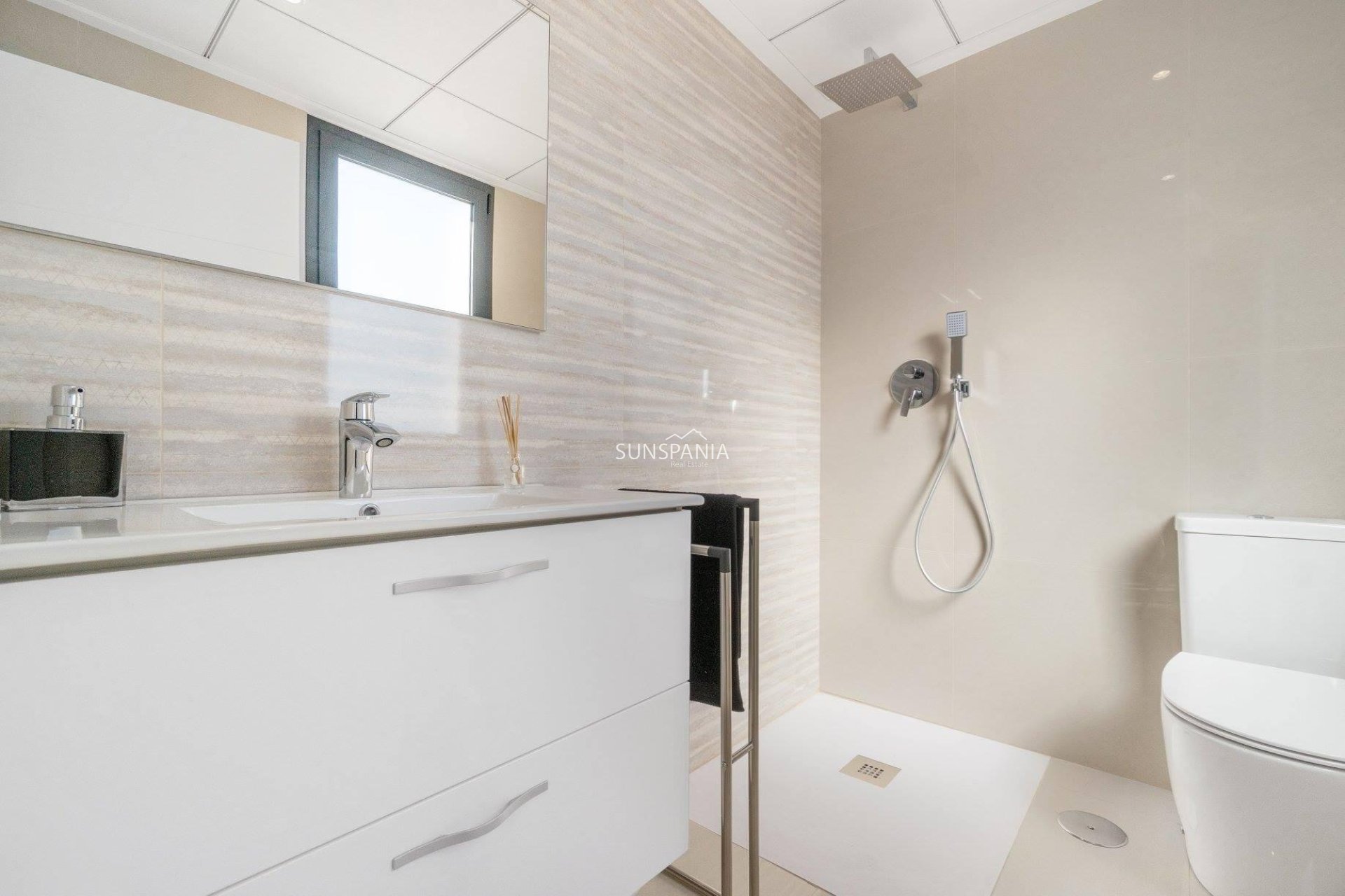 Obra nueva - Chalet -
Los Montesinos - La Herrada