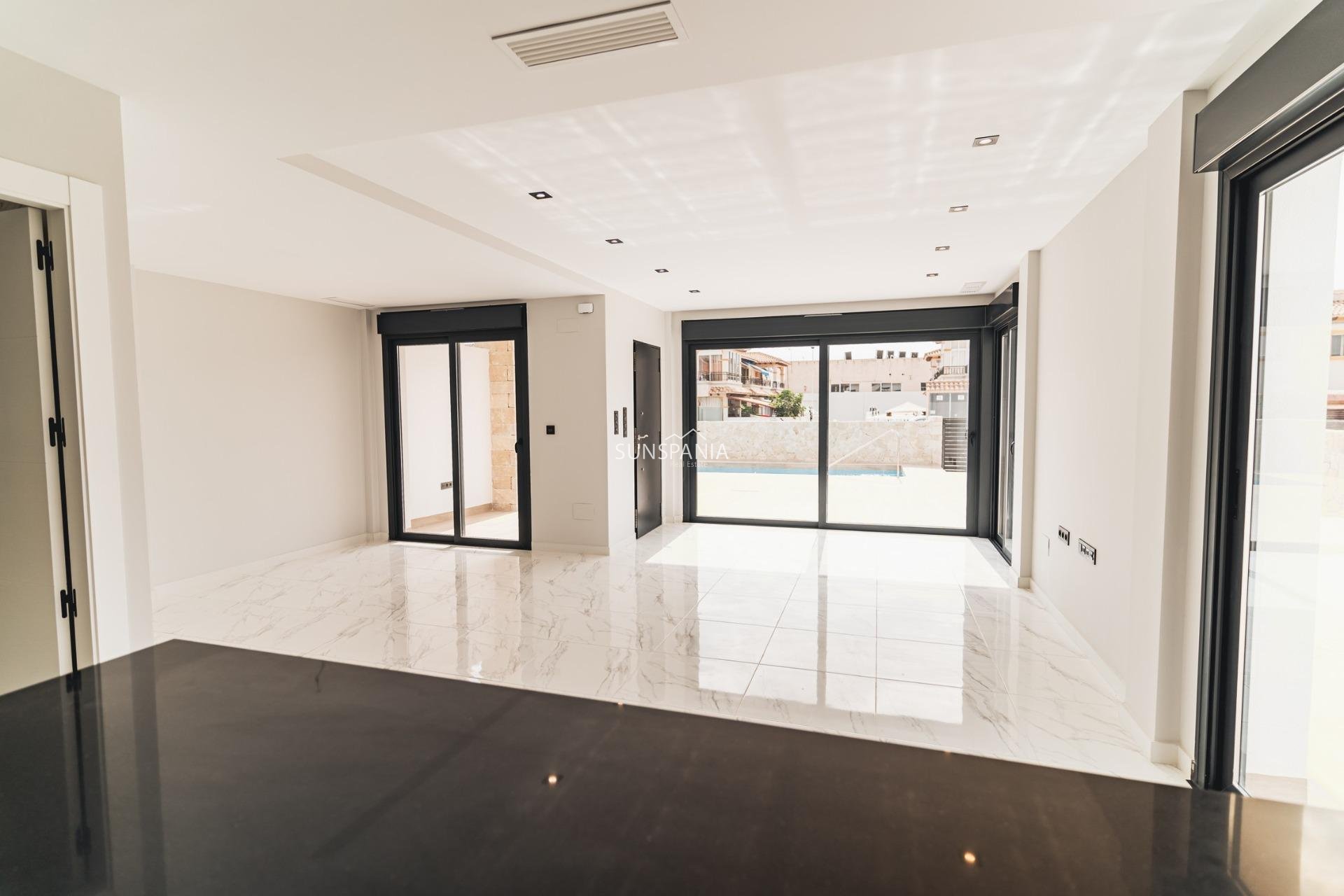 Obra nueva - Chalet -
Orihuela Costa - Punta Prima