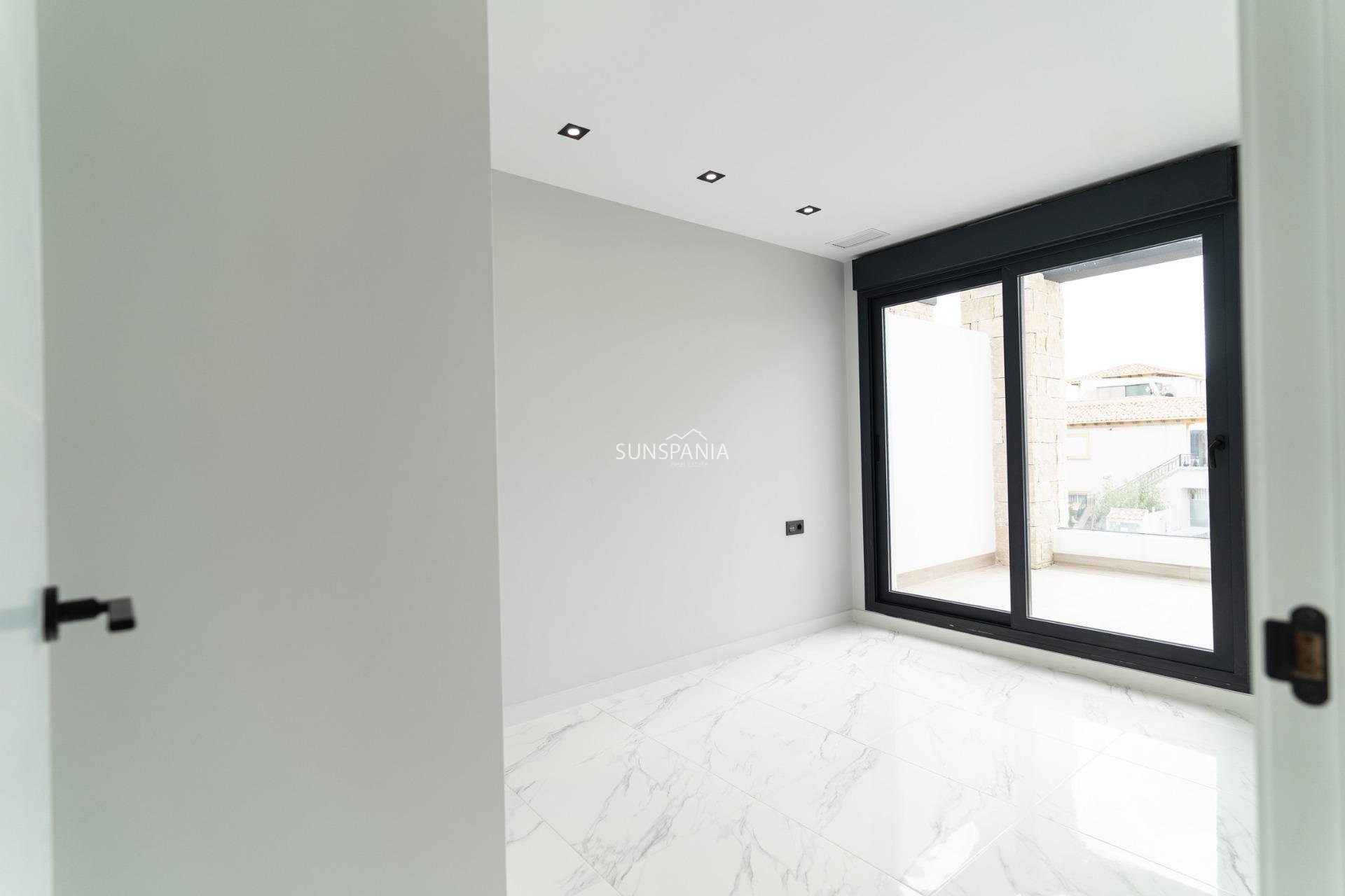 Obra nueva - Chalet -
Orihuela Costa - Punta Prima