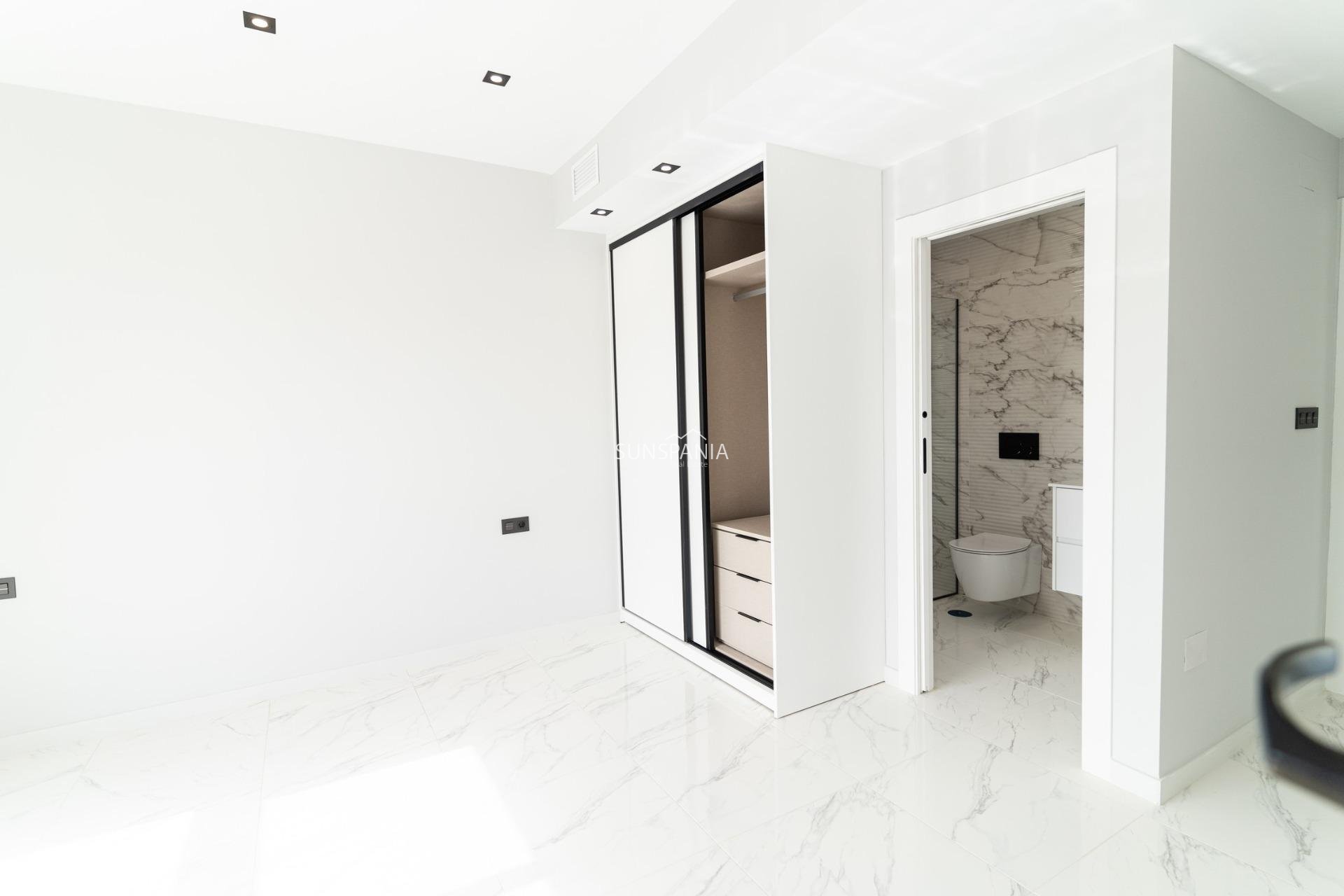 Obra nueva - Chalet -
Orihuela Costa - Punta Prima