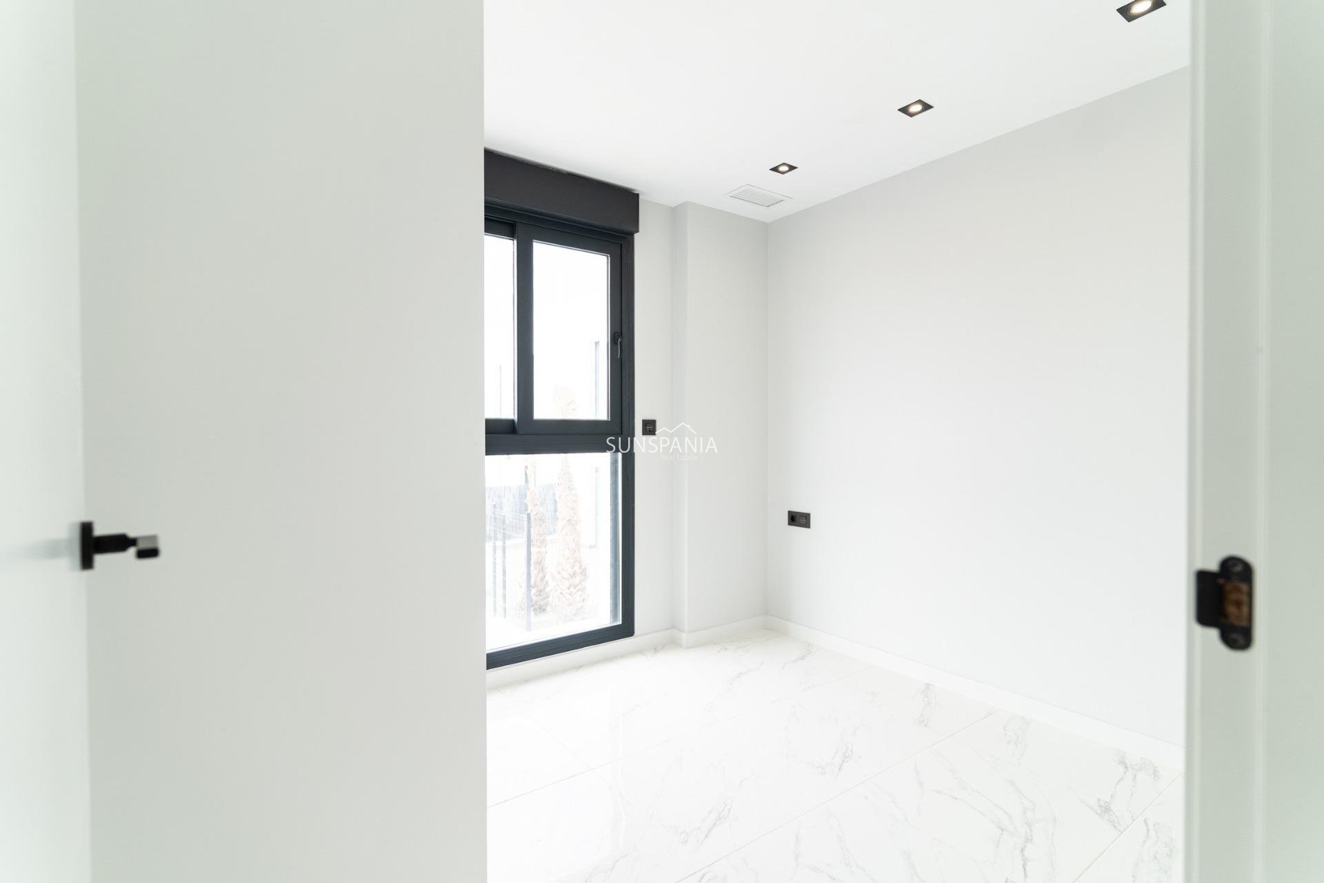 Obra nueva - Chalet -
Orihuela Costa - Punta Prima