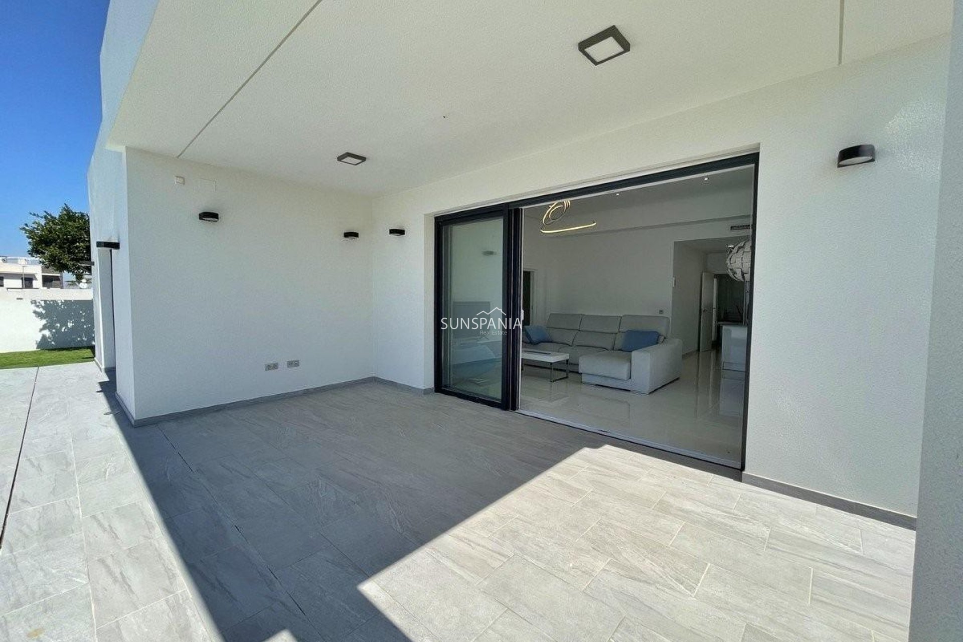 Obra nueva - Chalet -
Rafal - polideportivo