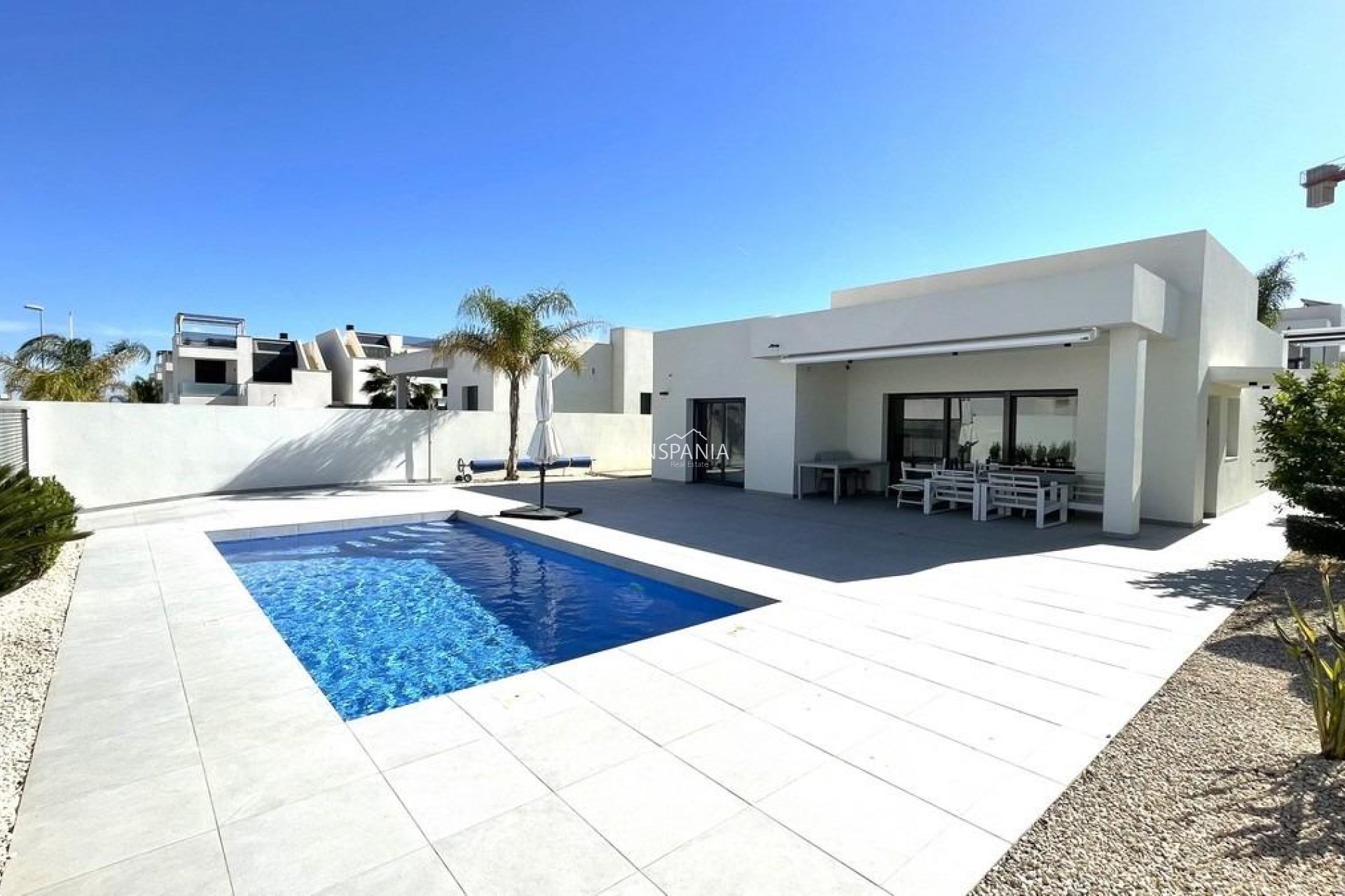 Obra nueva - Chalet -
Rafal - polideportivo