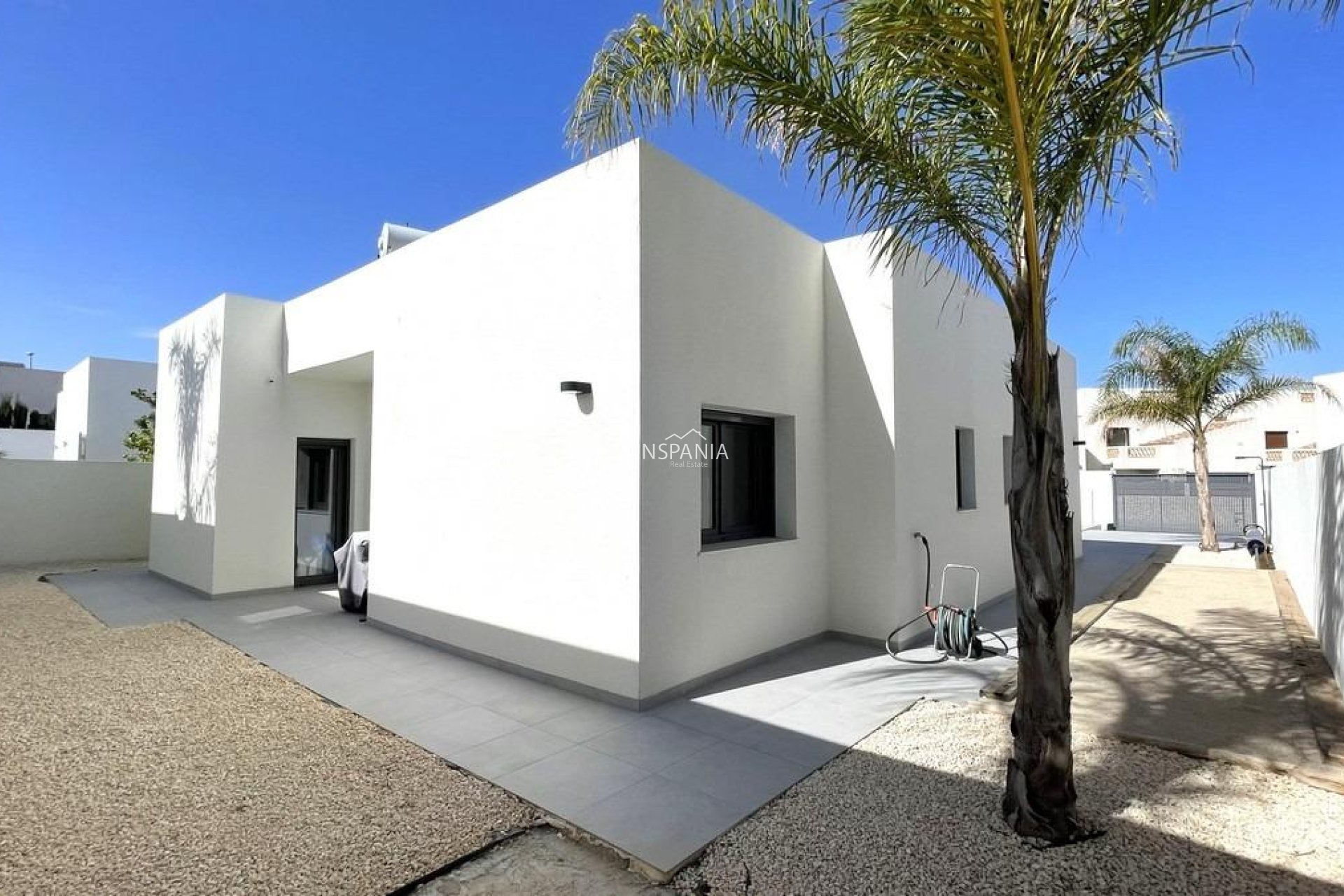 Obra nueva - Chalet -
Rafal - polideportivo
