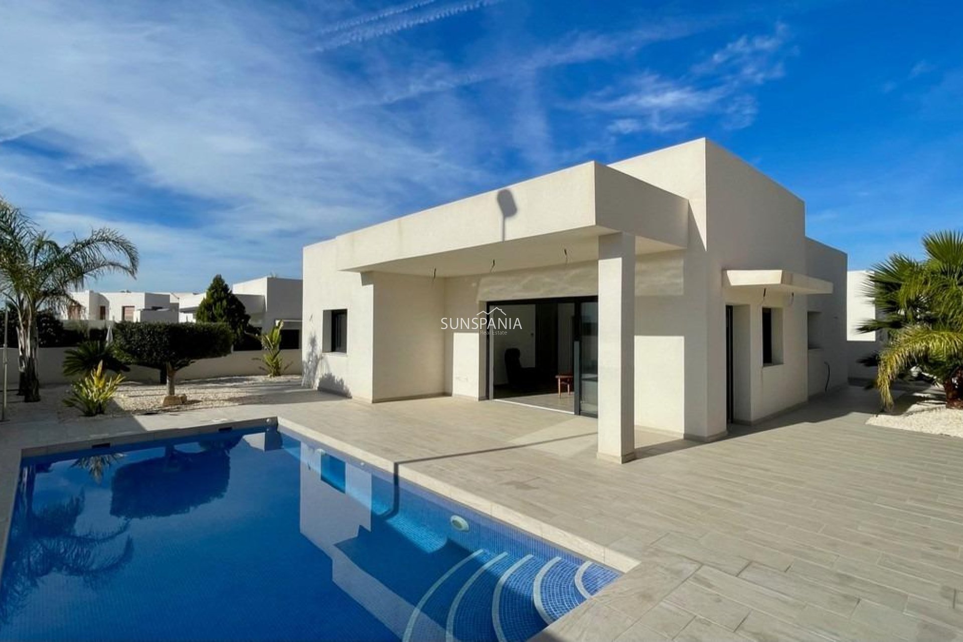 Obra nueva - Chalet -
Rafal - polideportivo