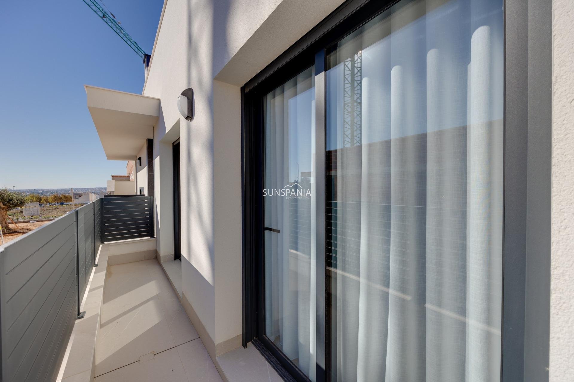 Obra nueva - Chalet -
Torrevieja - Sector 25