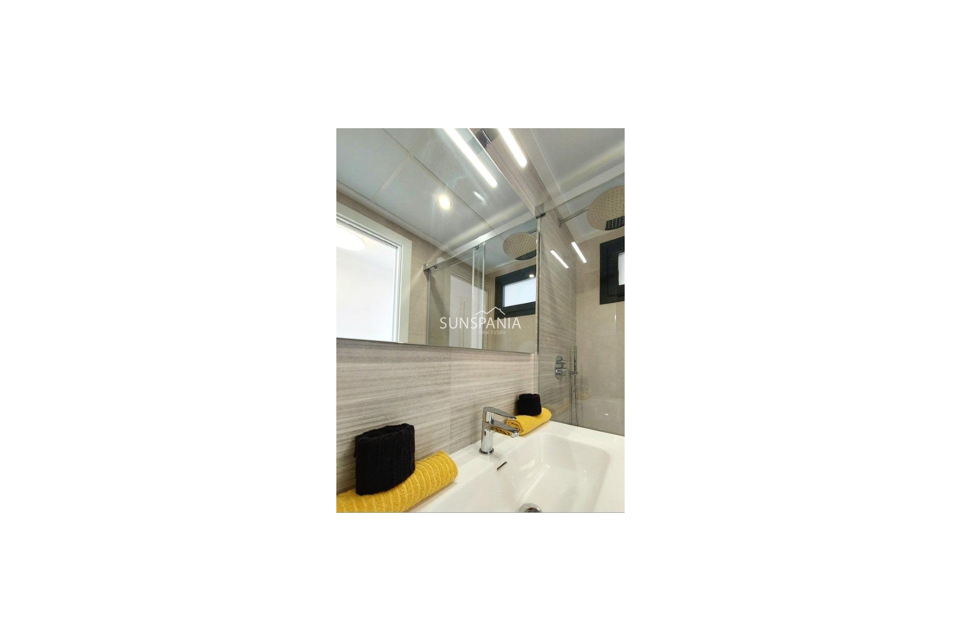 Obra nueva - Piso -
San Miguel de Salinas - Pueblo