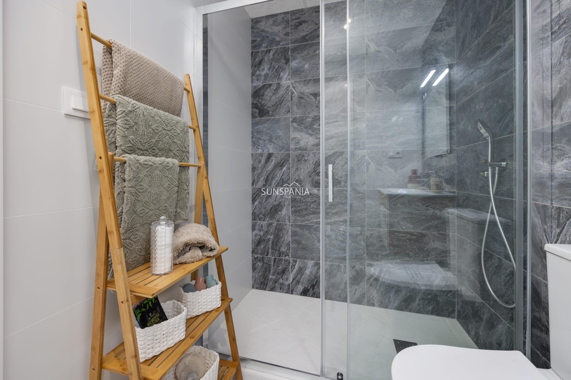 Obra nueva - Piso -
San Miguel de Salinas - Pueblo