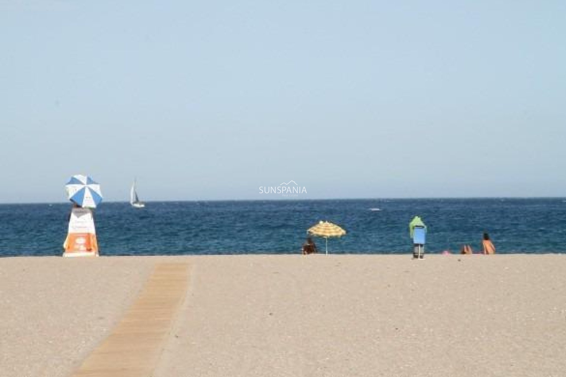 Obra nueva - Piso -
Vera - Pueblo Salinas