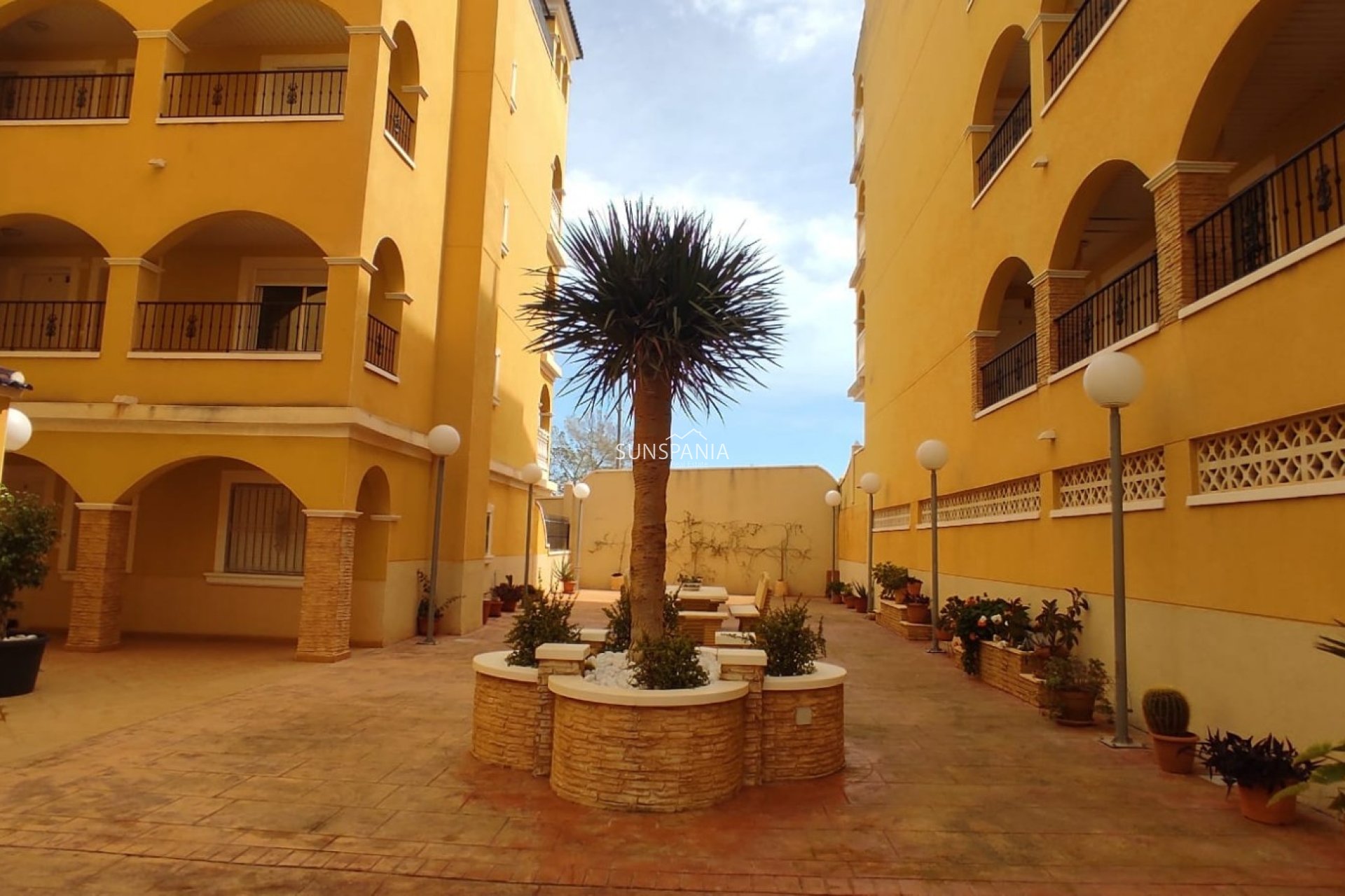Resale - Apartment -
Algorfa