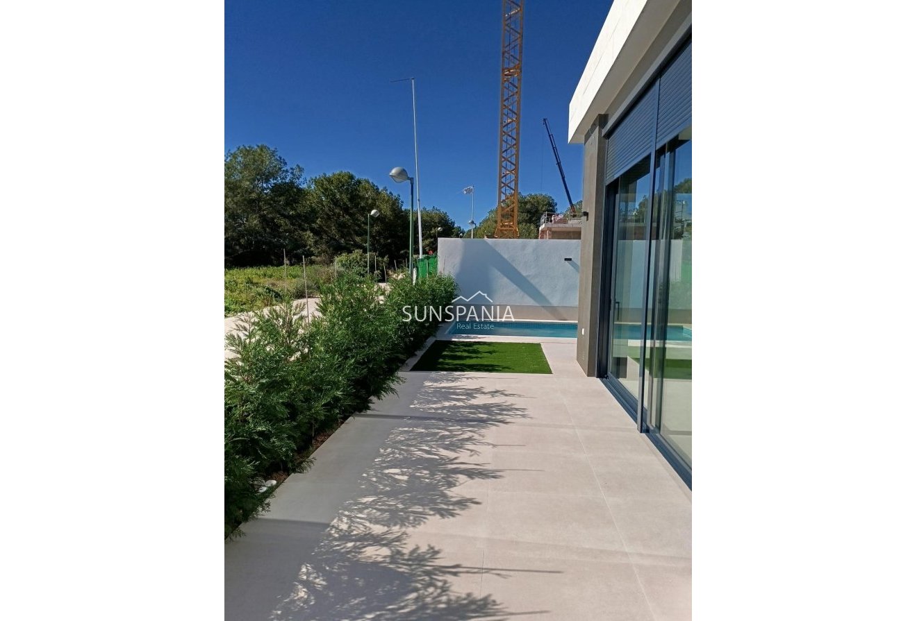 Obra nueva - Chalet -
Pilar de la Horadada - Roda Golf