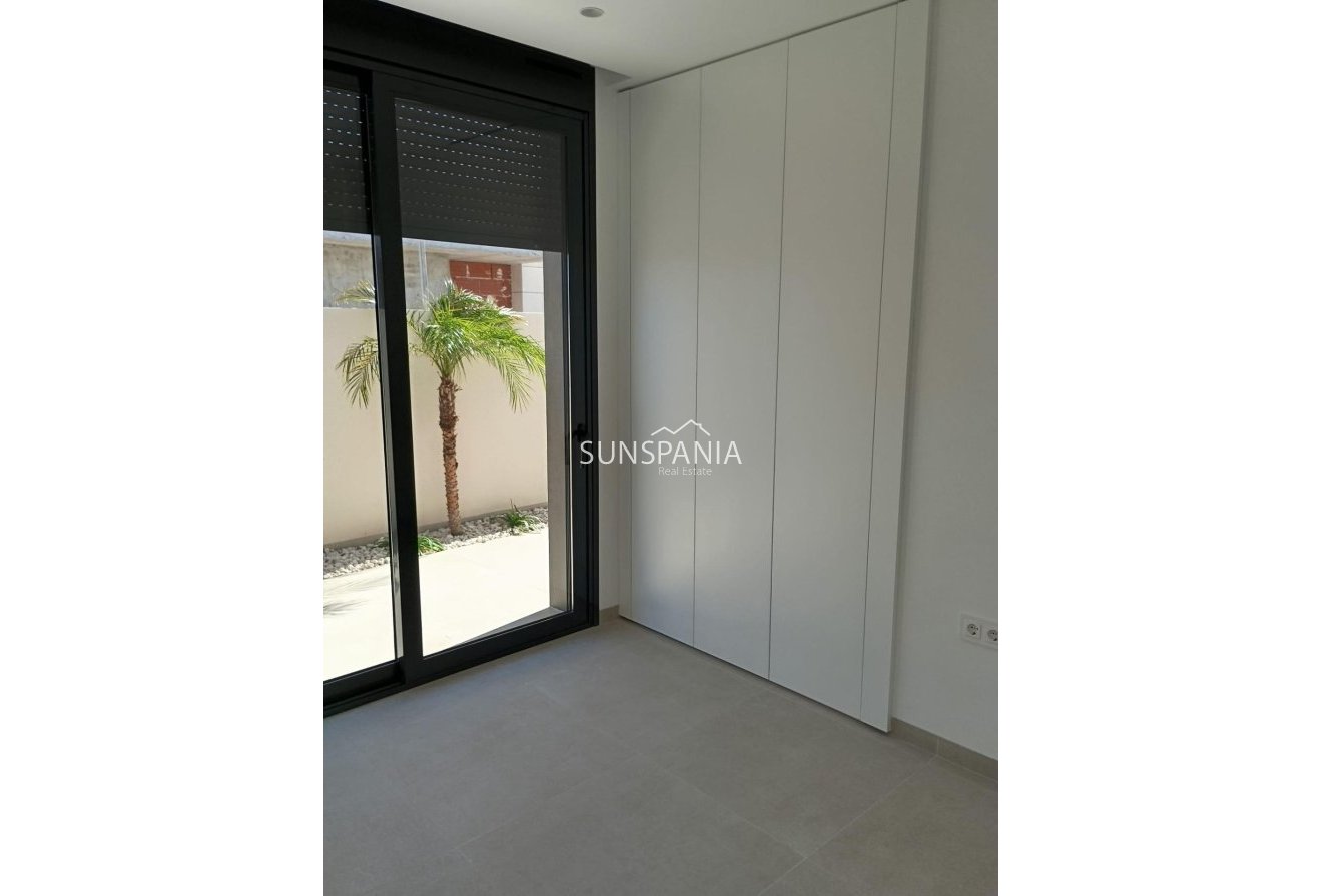 Obra nueva - Chalet -
Pilar de la Horadada - Roda Golf