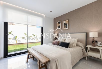 Obra nueva - Chalet -
Torrevieja - Los Balcones