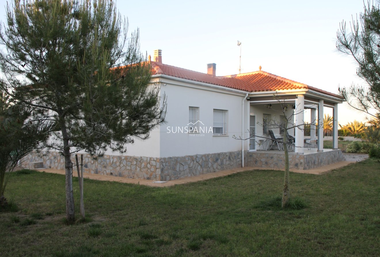 Resale - Villa -
Catral