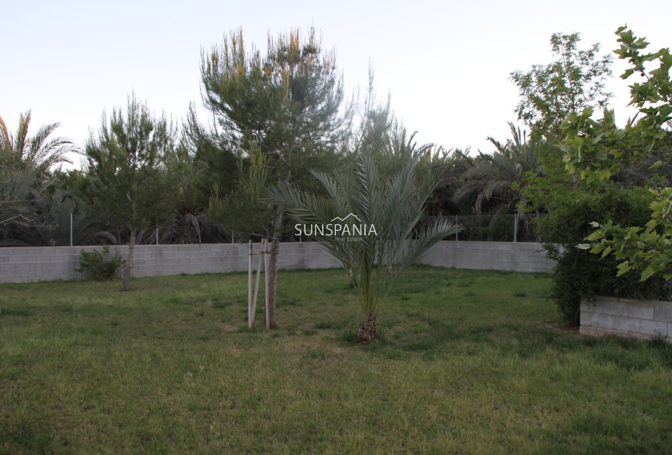 Resale - Villa -
Catral