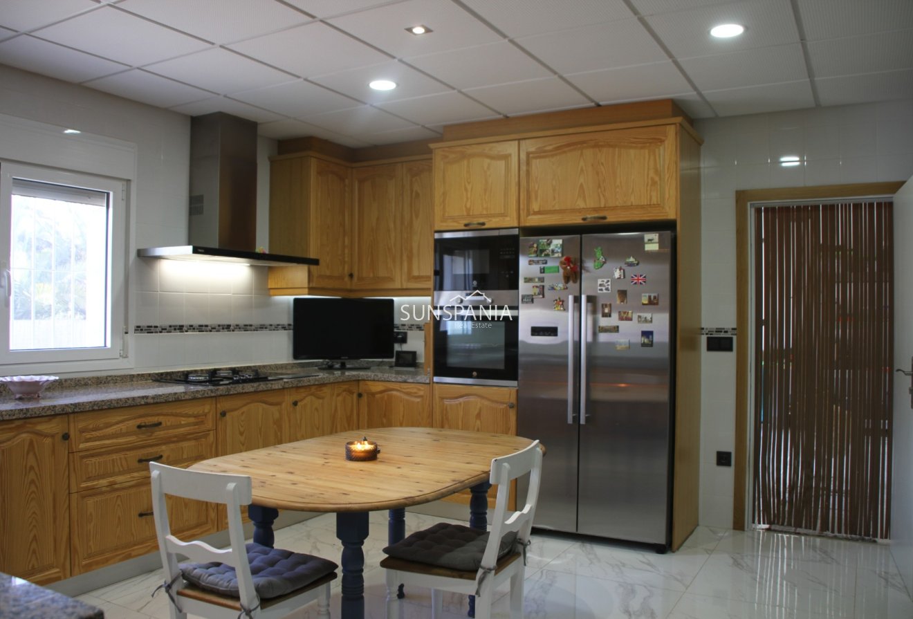 Resale - Villa -
Catral