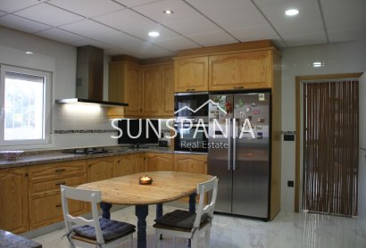 Resale - Villa -
Catral