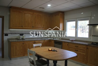 Resale - Villa -
Catral
