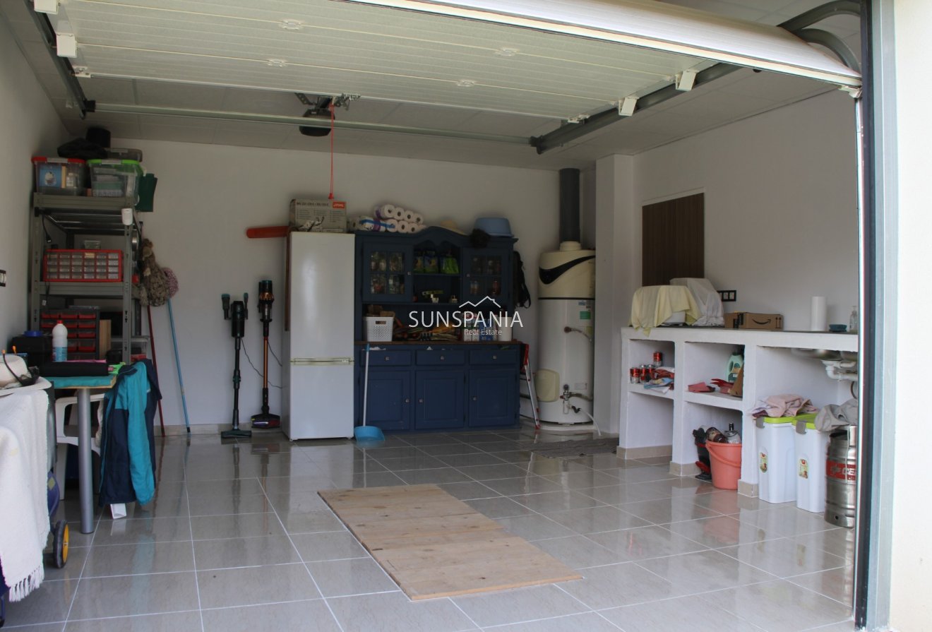 Resale - Villa -
Catral