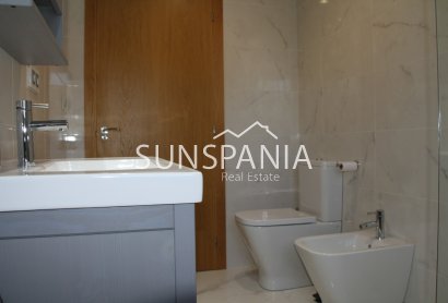 Resale - Villa -
Catral