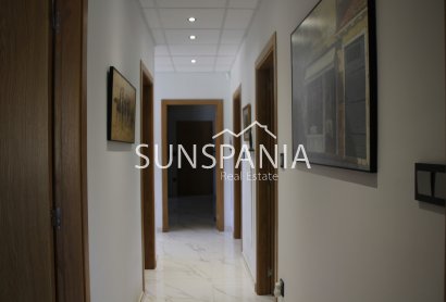 Resale - Villa -
Catral