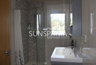 Resale - Villa -
Catral