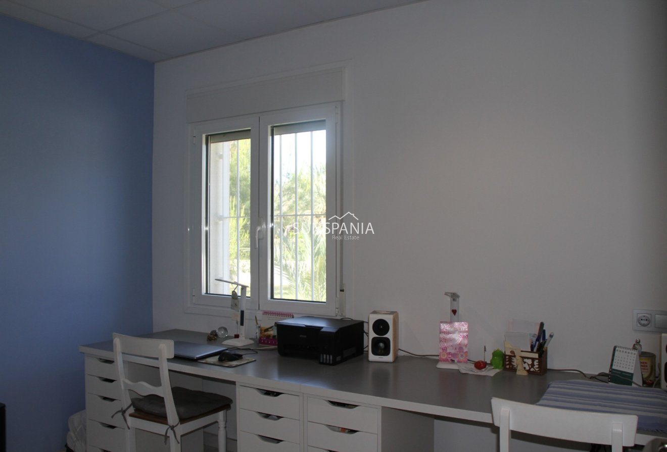 Resale - Villa -
Catral