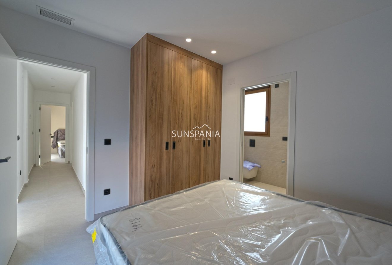 Obra nueva - Chalet -
Benejúzar - alta