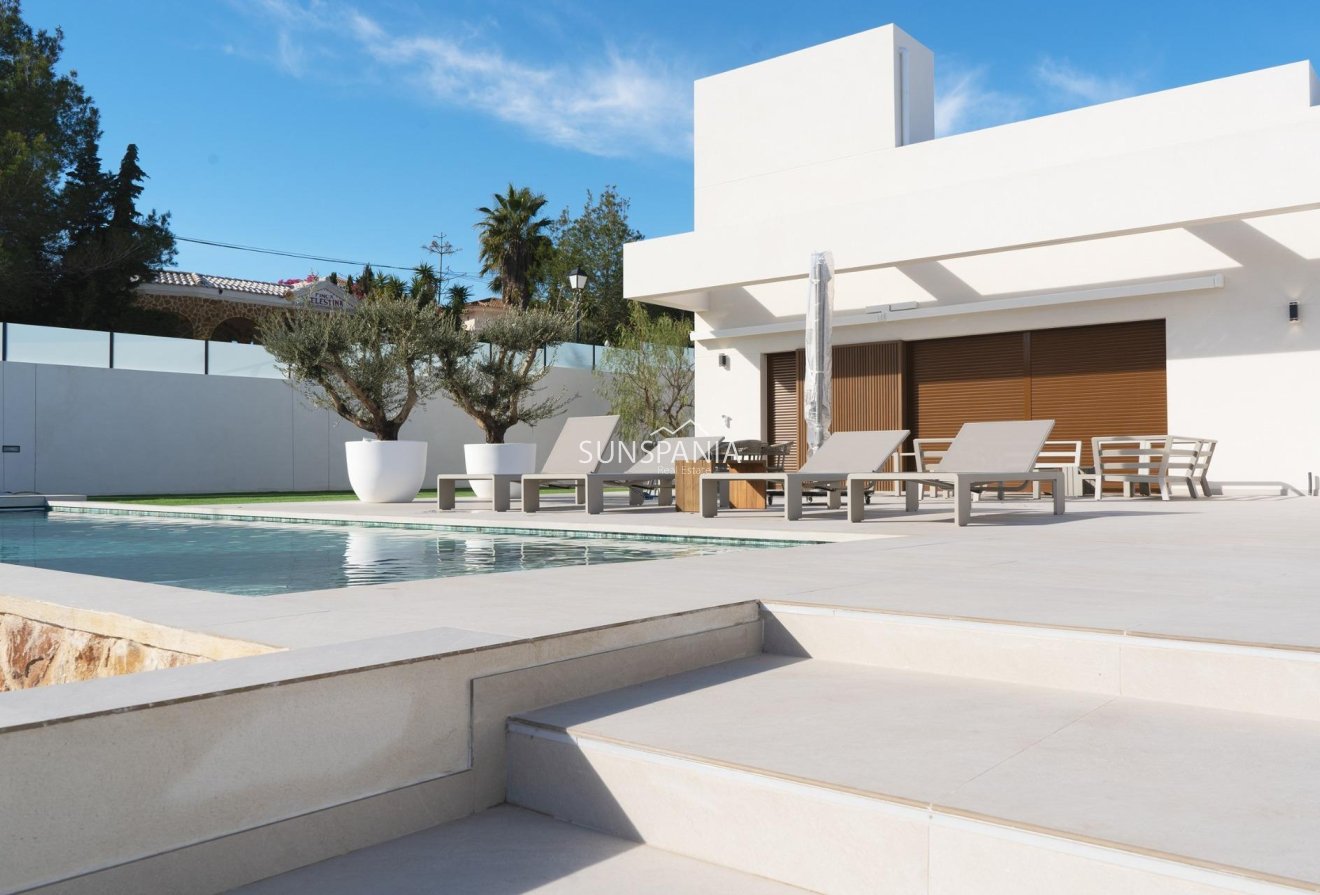 Obra nueva - Chalet -
Benejúzar - alta