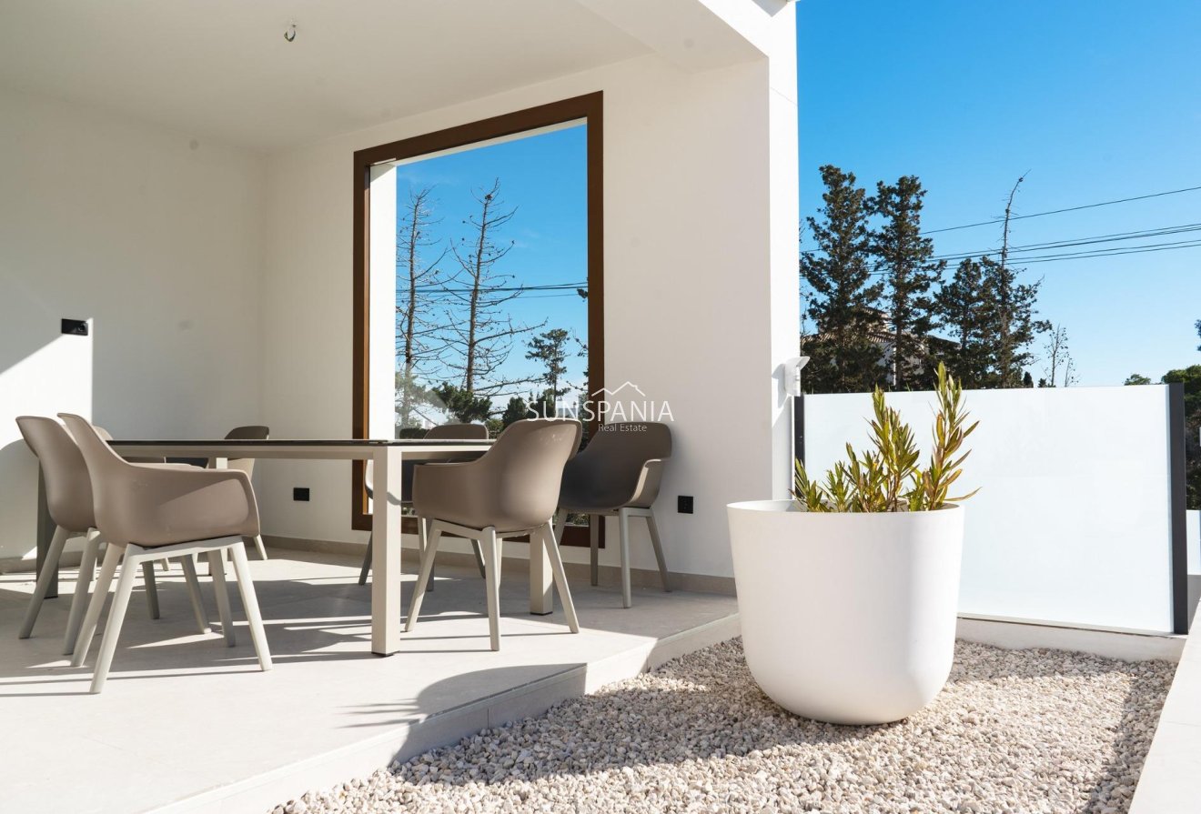 Obra nueva - Chalet -
Benejúzar - alta