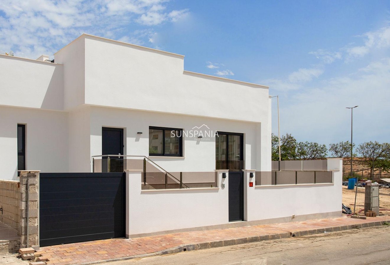Obra nueva - Chalet -
Sucina
