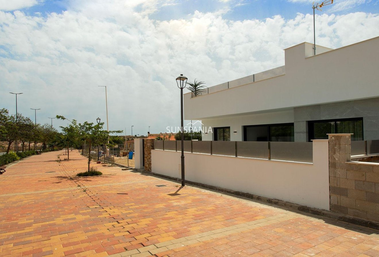 Obra nueva - Chalet -
Sucina