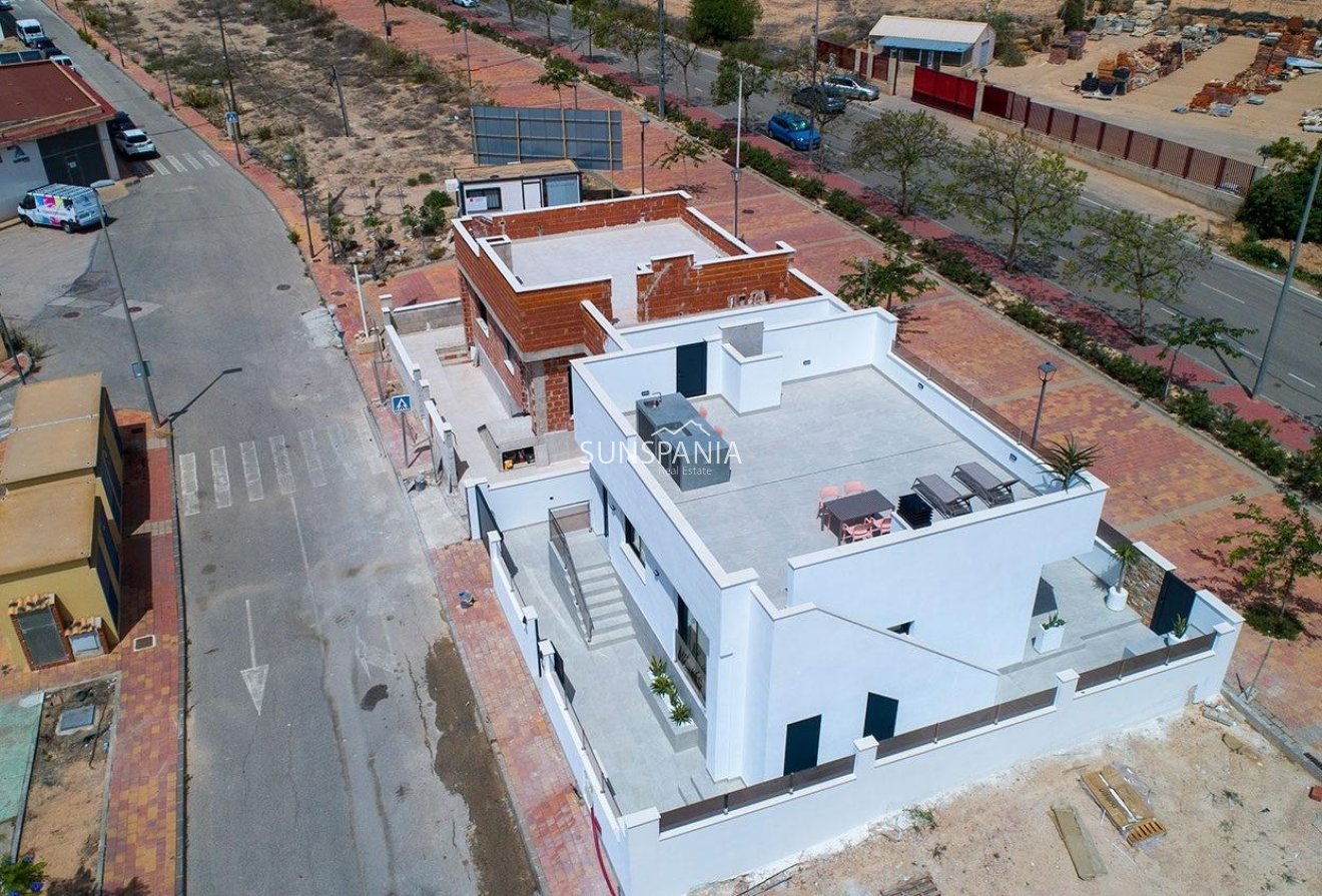 Obra nueva - Chalet -
Sucina