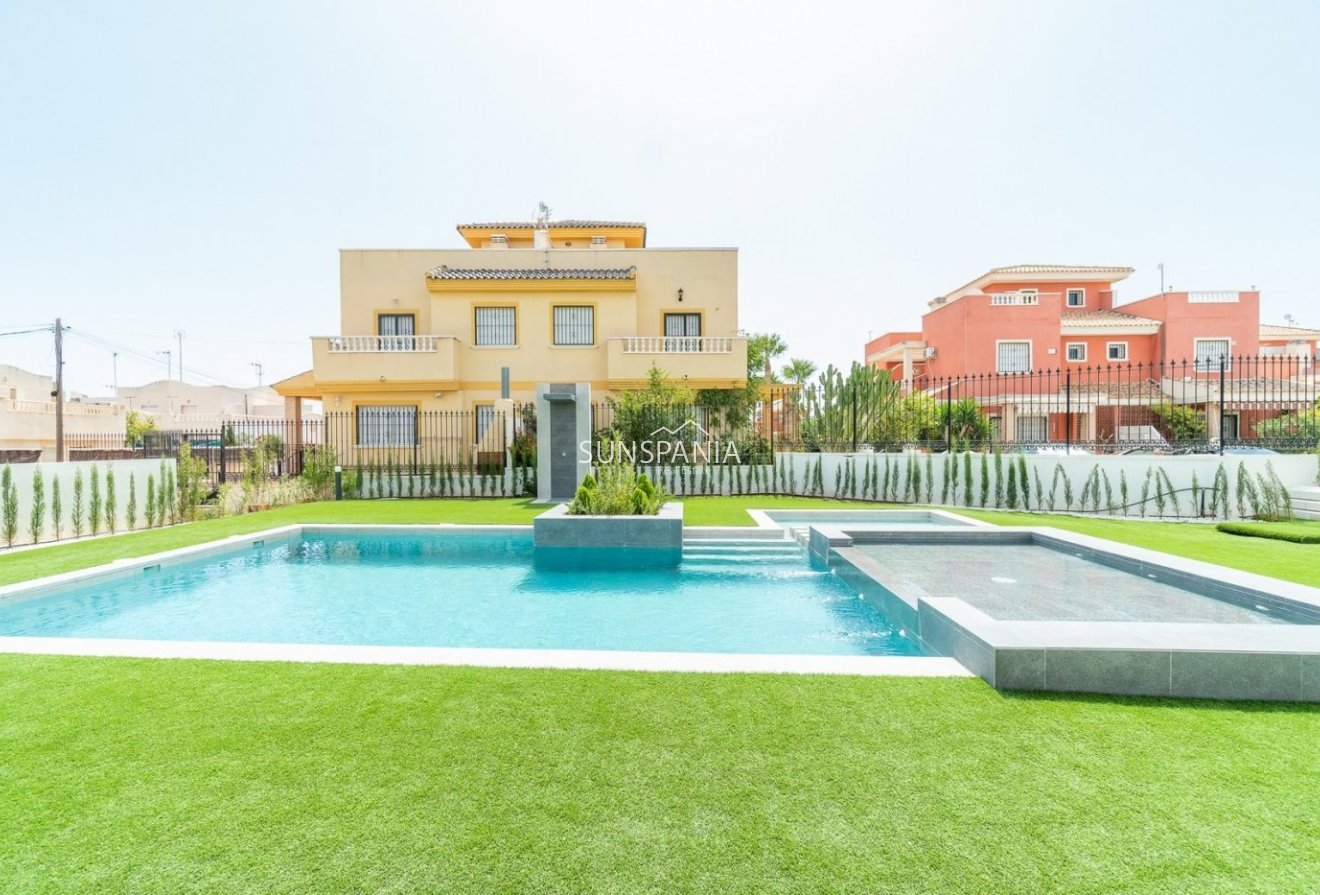 Obra nueva - Piso -
Torrevieja - Los Balcones