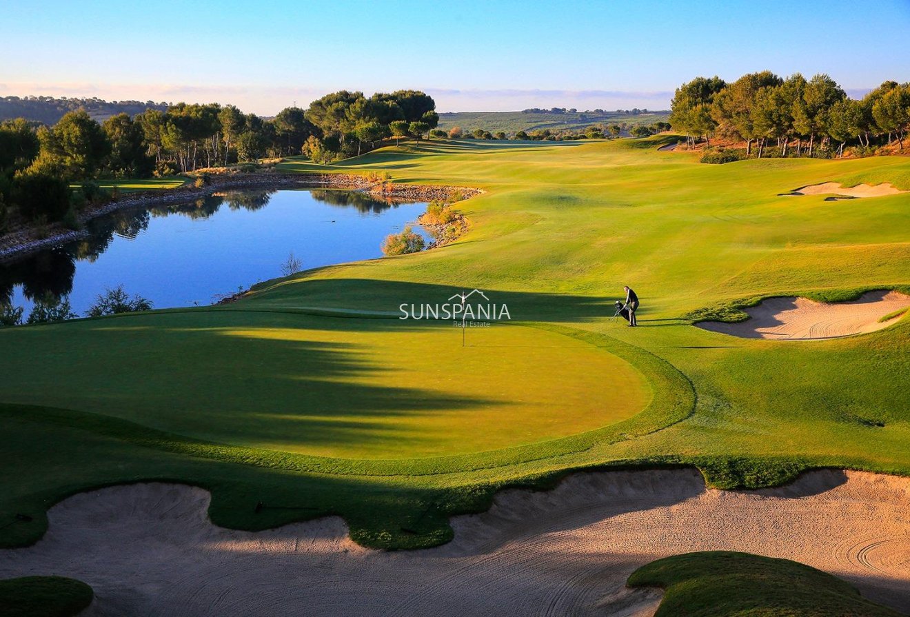 Obra nueva - Chalet -
Orihuela - Las Colinas Golf