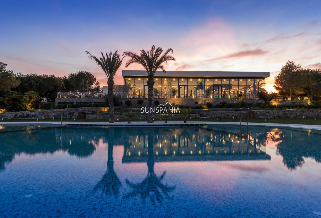 Obra nueva - Chalet -
Orihuela - Las Colinas Golf