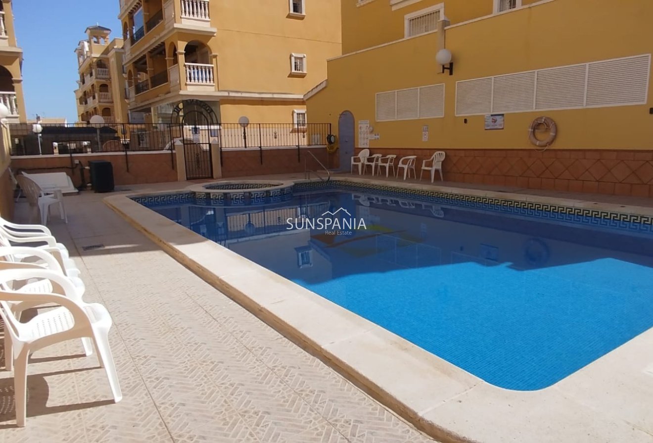 Reventa - Piso -
Algorfa
