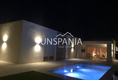 Obra nueva - Chalet -
Aspe - urbanizaciones