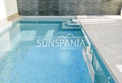 Obra nueva - Chalet -
Los Montesinos - La Herrada