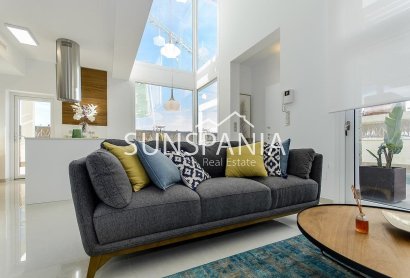 Obra nueva - Chalet -
Los Montesinos - La Herrada