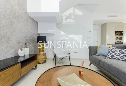 Obra nueva - Chalet -
Los Montesinos - La Herrada