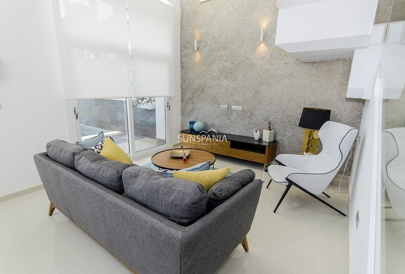 Obra nueva - Chalet -
Los Montesinos - La Herrada