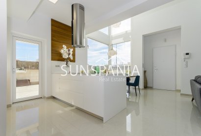 Obra nueva - Chalet -
Los Montesinos - La Herrada