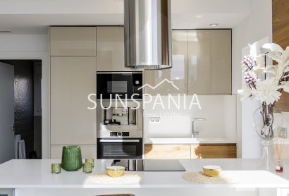 Obra nueva - Chalet -
Los Montesinos - La Herrada