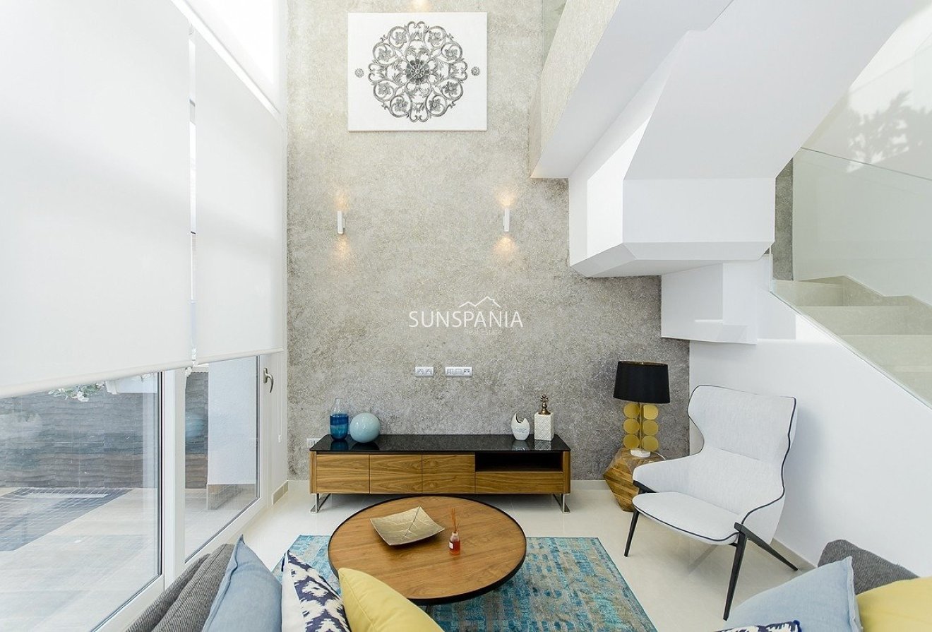 Obra nueva - Chalet -
Los Montesinos - La Herrada