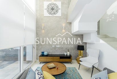 Obra nueva - Chalet -
Los Montesinos - La Herrada