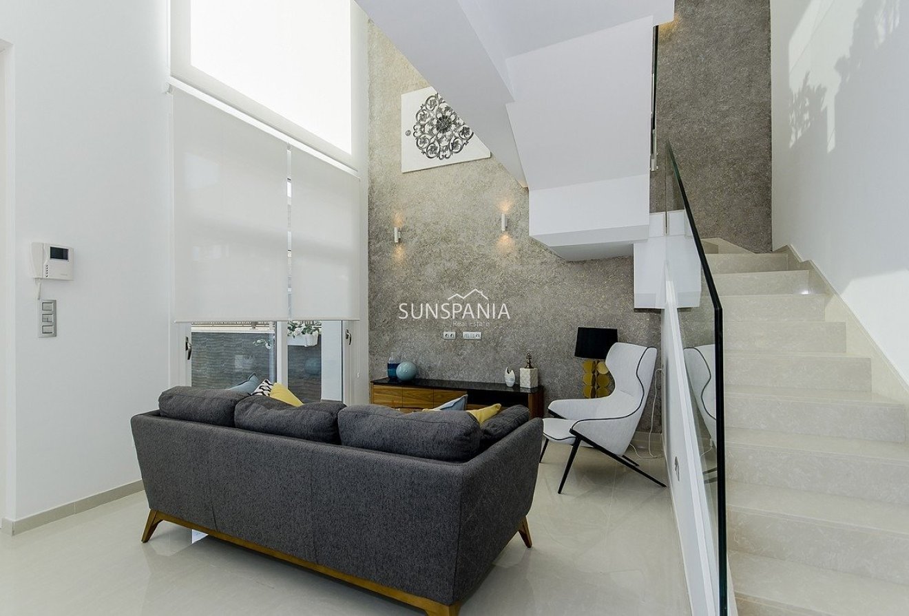Obra nueva - Chalet -
Los Montesinos - La Herrada